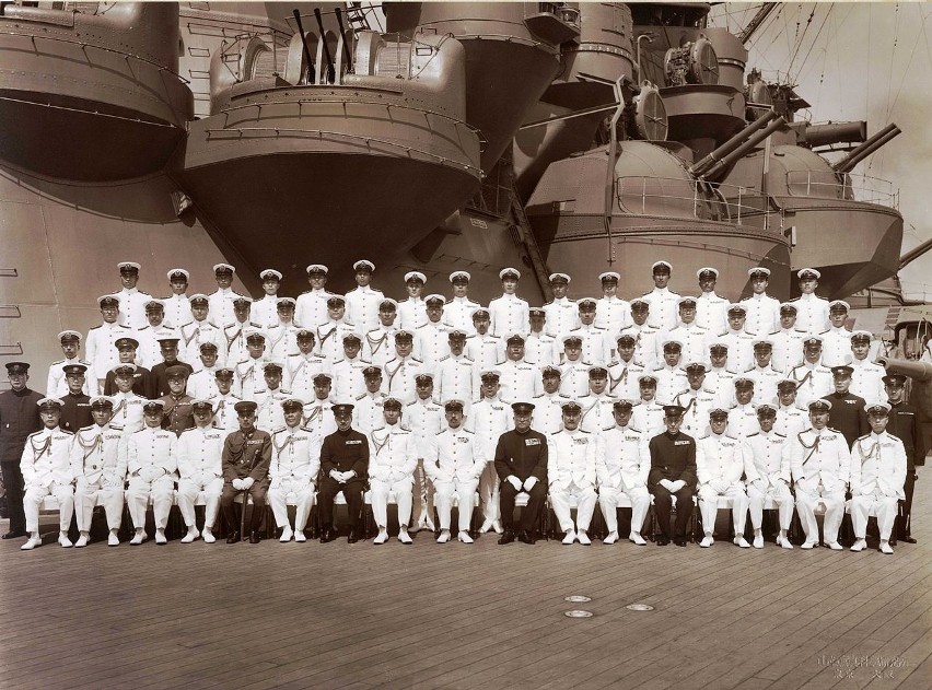 Cesarz Hirohito na pokładzie pancernika "Musashi"