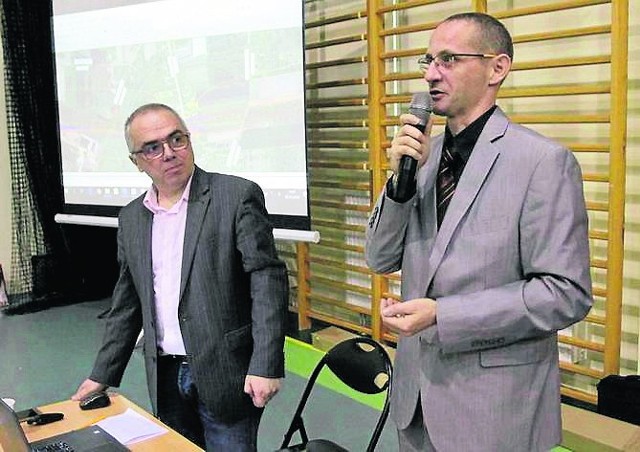 Projektant Bernard Bilikiewicz (z lewej) i Paweł Jaskowski z Generalnej Dyrekcji Dróg spotykali się z mieszkańcami.