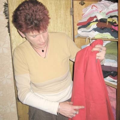 &#8211; Ubrania w szafie są wilgotne i szybko pleśnieją &#8211; mówi Anna Maria Pruchnik.