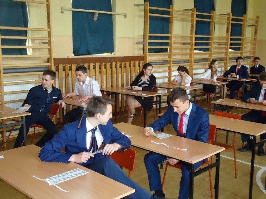 Egzamin gimnazjalny w Ostrowach nad Okszą