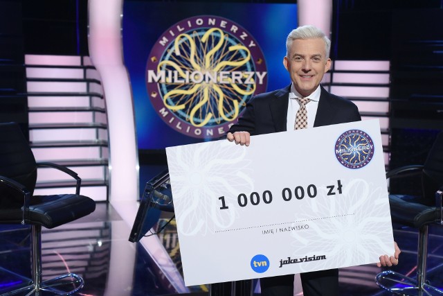 W programie "Milionerzy" pytanie za milion padło 22 razy. Hubert Urbański trzykrotnie wręczał czek opiewający na milion złotych.