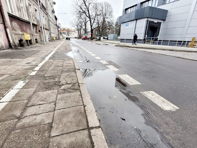 Program chodnikowy w Słupsku w ogniu pytań