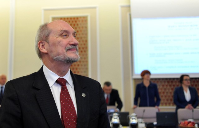 Podczas środowego spotkania z ambasadorem Słowacji Antoni Macierewicz nie uzyskał aprobaty dla swoich działań.