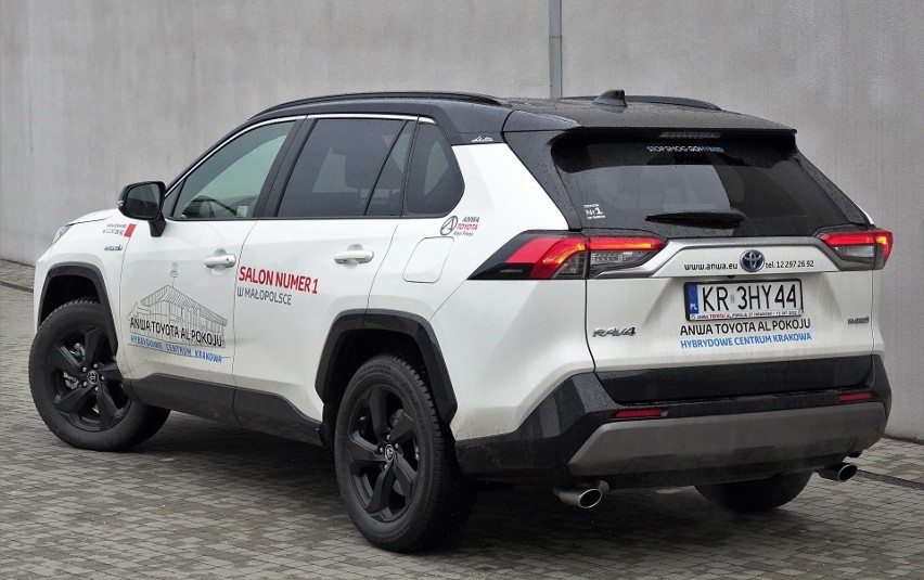 Klasyk jeszcze bardziej eko i nowoczesny.  Najnowsza hybrydowa Toyota RAV4 Hybrid 2.5 222 KM