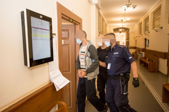 Tadeusz K. doprowadzany na posiedzenie aresztowe w Sądzie Rejonowym w Słupsku