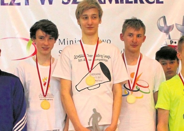 Złota drużyna juniorów młodszych UKS Trzynastka Białystok (od lewej): Kacper Pogorzelski, Piotr Kurzyna (złoto indywidualnie) i Mateusz Prokopowicz (brąz indywidualnie)