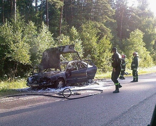 Samochód stanął w płomieniach tuż za Grabówką.