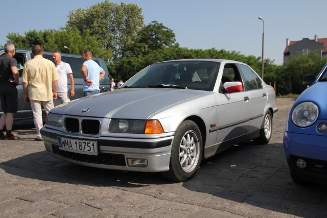 BMW 318, 1996 r., 1,7 D, ABS, centralny zamek, immobiliser, wspomaganie kierownicy, 3 tys. 700 zł;