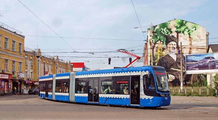 Kursuje na linii szybkiego tramwaju nr 3 "Borszczagowskaya"....