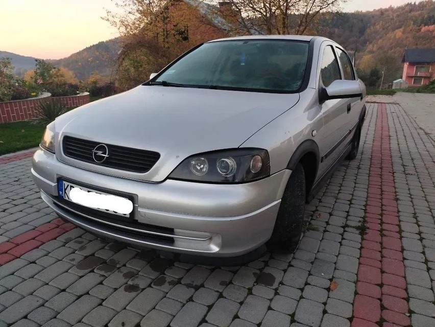 Opel Astra sedan. Rocznik: 1998. Pojemność silnika: 1.6....