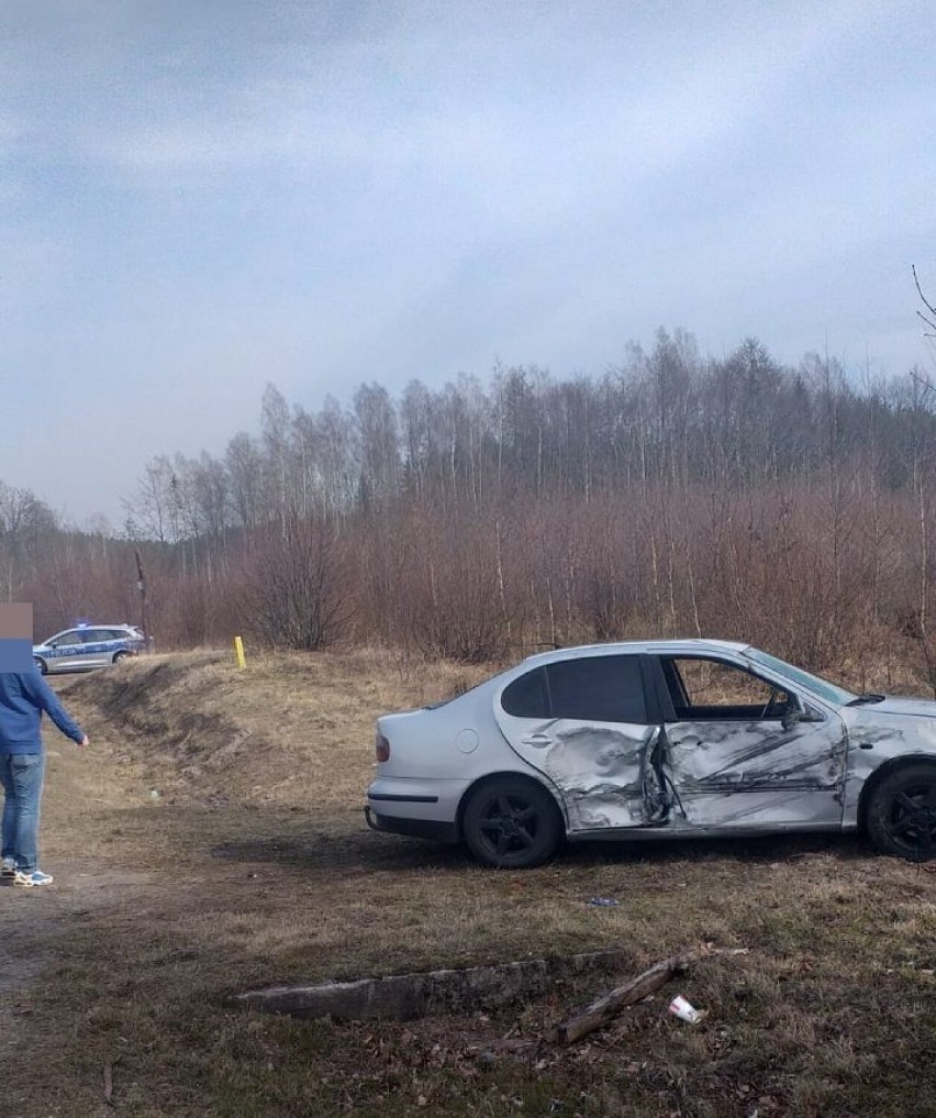 Wypadek na drodze Kwidzyn - Sztum 18.03.2022 r. Kierowca nieprawidłowo wyprzedzał i dachował