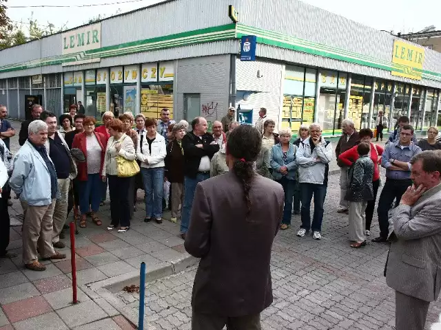 Latem właściciel sklepu Lemir namówił mieszkańców do podpisywania petycji w obronie placówki handlowej