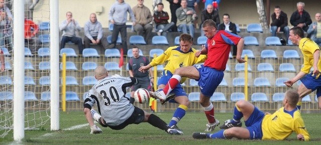 Paweł Waleszczyk strzela bramkę na 1:1.