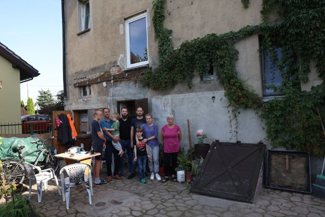 16-osobowa rodzina z Tarnowa Podgórnego została bez dachu nad głową.