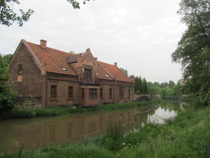 Najciekawsze domy wiejskie i podmiejskie: Młyn Freja i dom na wodzie w Dąbrowie Górniczej