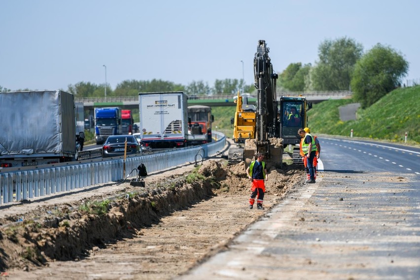 Na autostradowej obwodnicy Poznania trwa budowa trzeciego...