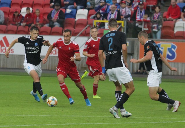 Trzecioligowe derby Górnik II Zabrze - Ruch Chorzów nie zawiodły.