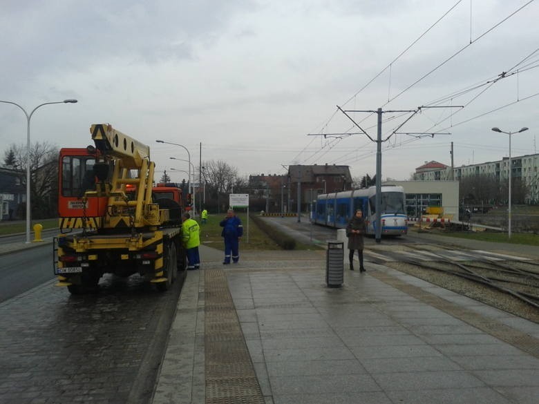 Piątek - wykolejenie tramwaju Plus na ul. Świeradowskiej....