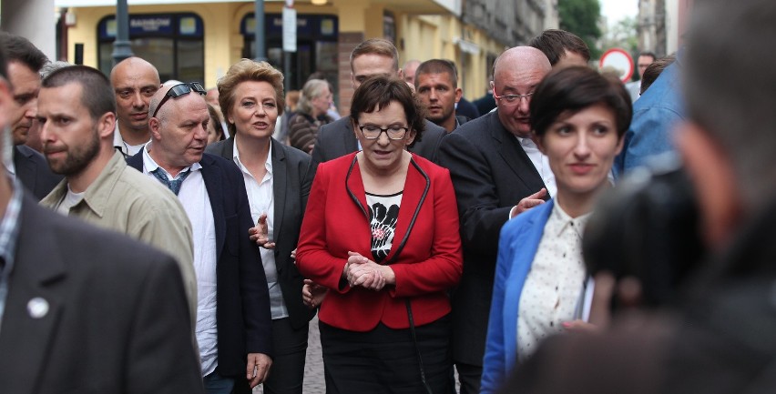 Premier Ewa Kopacz spotkała się z łodzianami na woonerfie przy ul. 6 Sierpnia [ZDJĘCIA,FILM]
