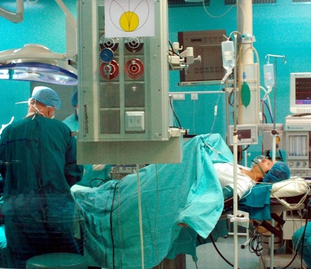 W radomskich szpitalach kończą się zapasy preparatu, stosowanego przy operacjach.