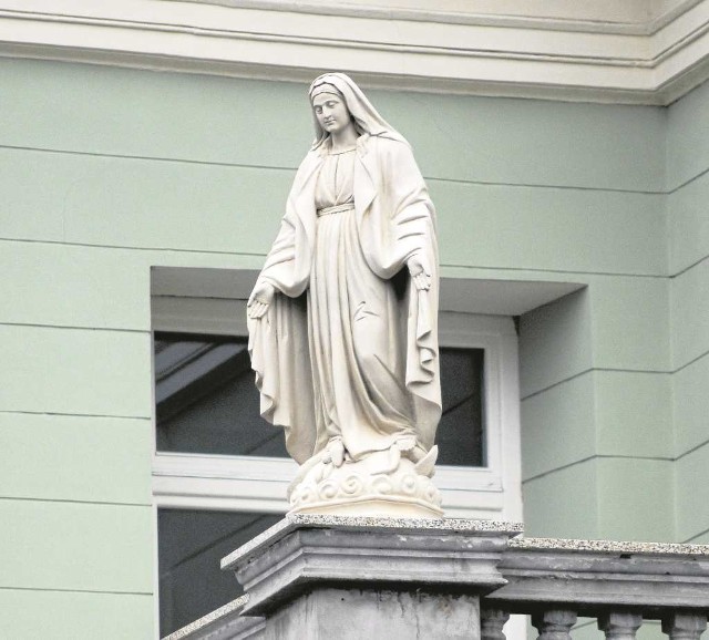 Figurę po konserwacji można już oglądać na balkonie Domu Opidów