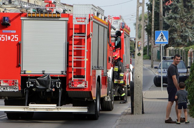 W czwartek rano strażacy pognali, aby gasić pożar na zapleczu sklepu przy ul. Grudziądzkiej w Wąbrzeźnie. Jak się okazało, kłęby dymu wydobywały się ze stojącego w pomieszczeniu... kosza na śmieci. Prawdopodobna przyczyna: zaprószenie ognia.