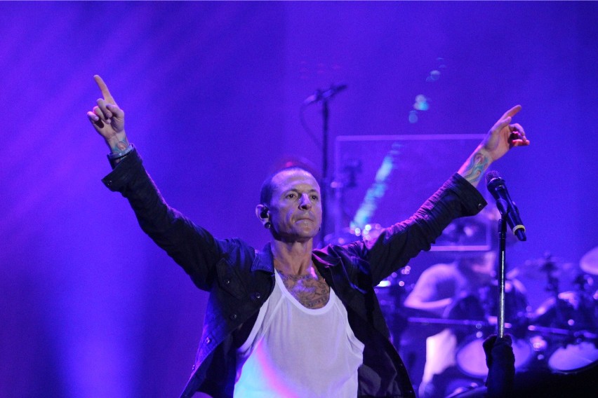 Dzisiaj mija dokładnie rok od śmierci wokalisty Linkin Park,...