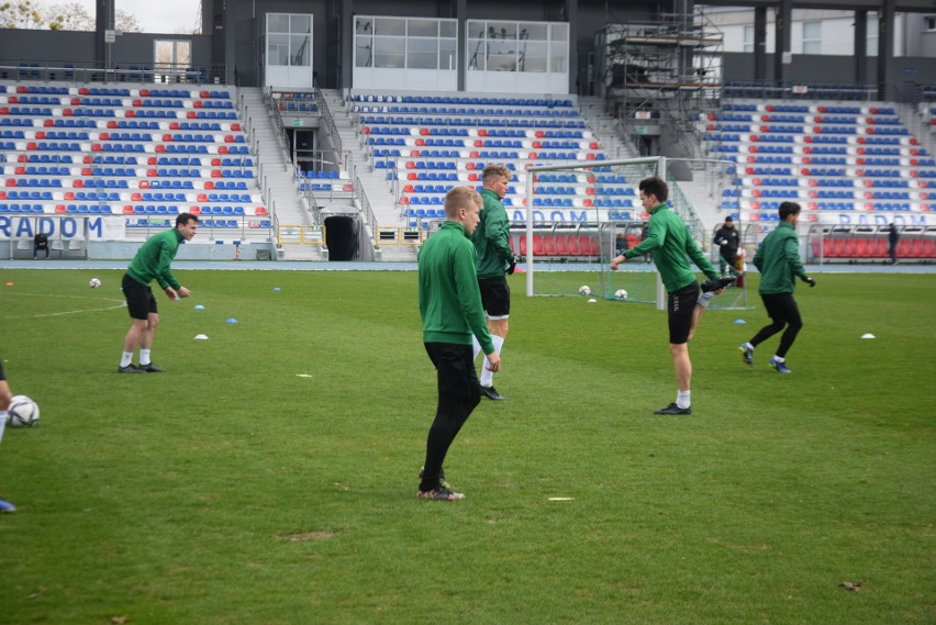 Niedzielny trening piłkarzy Radomiaka na głównym boisku stadionu przy ulicy Narutowicza (Zobacz zdjęcia)