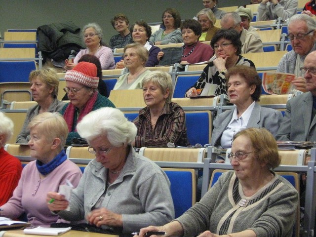 Podczas wykładu seniorzy dowiedzieli się np. jak reklamować produkt, gdy ma on wadę lub po prostu okazał się nietrafionym wyborem.