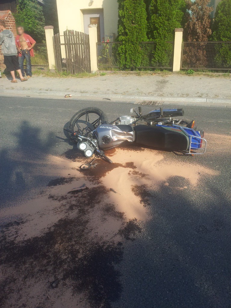 Wypadek pod Trzebnicą. Pijany motocyklista zderzył się z samochodem [ZDJĘCIA]