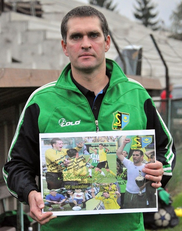 Przed meczem ze Stalą Mielec Michał Kozłowski otrzymał od prezesa tarnobrzeskiego klubu Grzegorza Ciszewskiego zdjęcie upamiętniające jego występy na boisku.