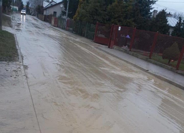 Tak po letnich opadach deszczu wyglądała ulica Cegielniana w Opatowie. Wygląda na to, że więcej się to nie powtórzy. 