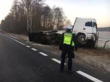Cysterna zderzyła się z busem w Cmolasie! 41-latek z powiatu tarnobrzeskiego kierujący mecredesem miał zatrzymane prawo jazdy (ZDJĘCIA)