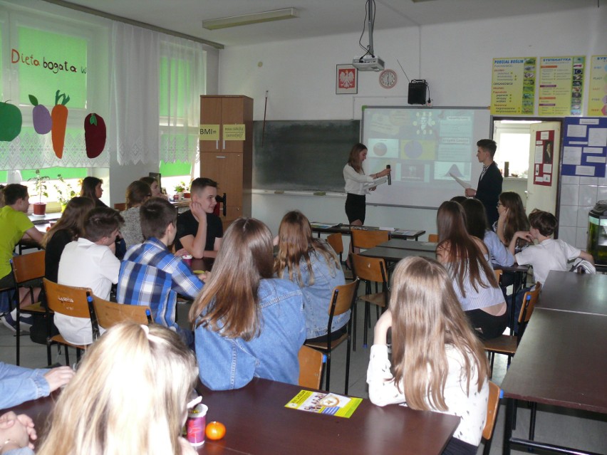 Radomska Akademia Uczniowska została zorganizowana w XIII Liceum Ogólnokształcącym imienia Noblistów Polskich