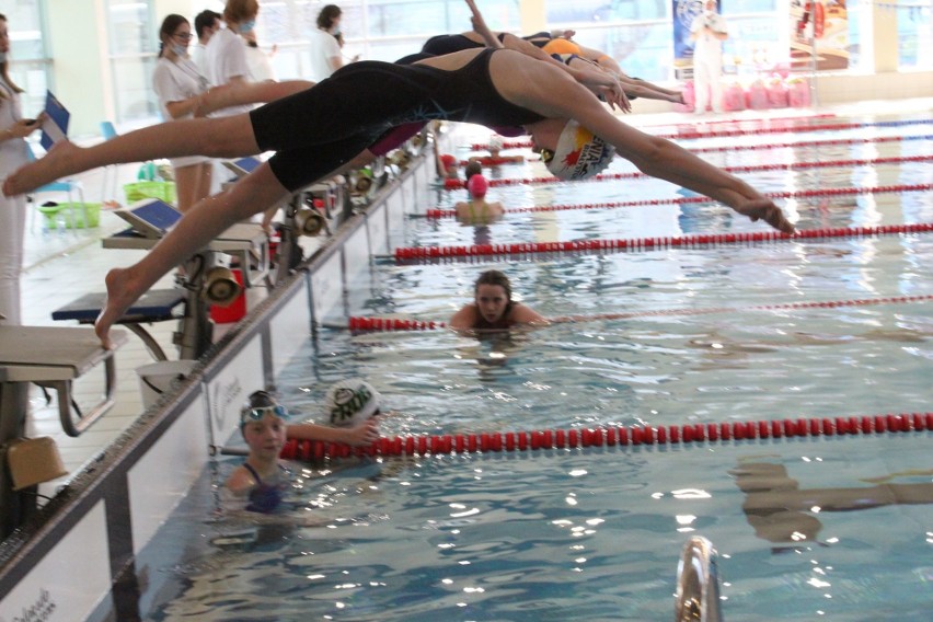 Pływanie. Zawodnicy Juvenii Białystok wygrali klasyfikację 13-latków