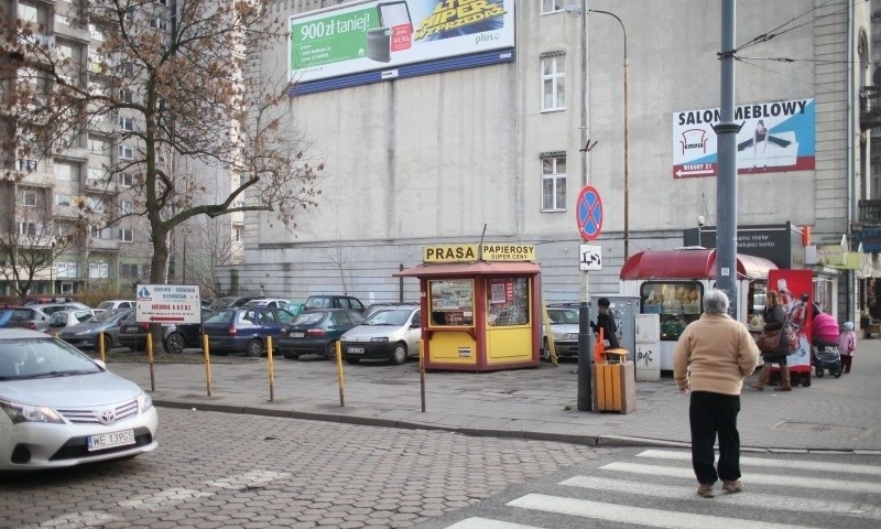 Działka przy ul. Piotrkowskiej na sprzedaż [zdjęcia]