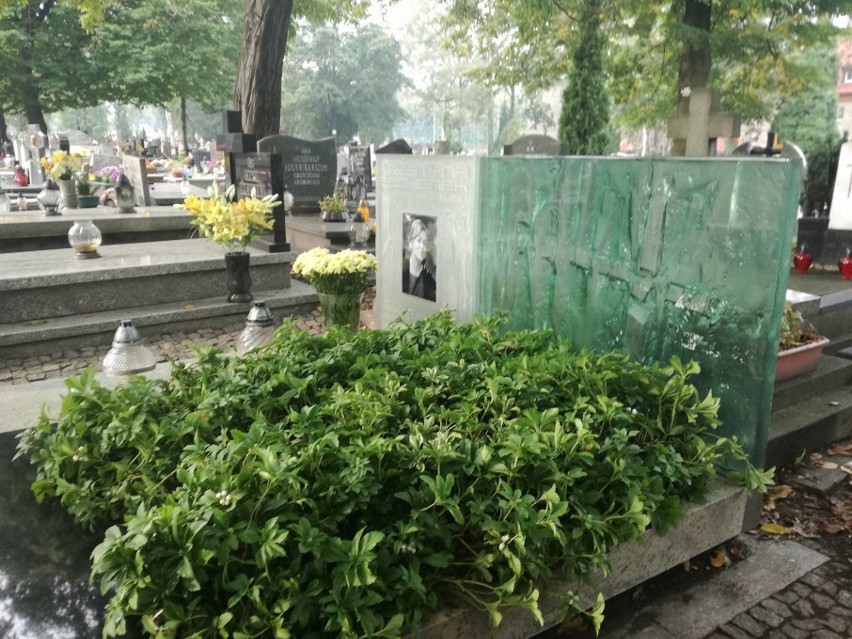 Grób Krystyny Bochenek na cmentarzu w Katowicach. Tak...