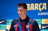 Robert Lewandowski OFICJALNIE powitany w Barcelonie. Laporta nazwał go „Lewangolski”. Krótka ceremonia odbyła się w spalonym słońcem Miami