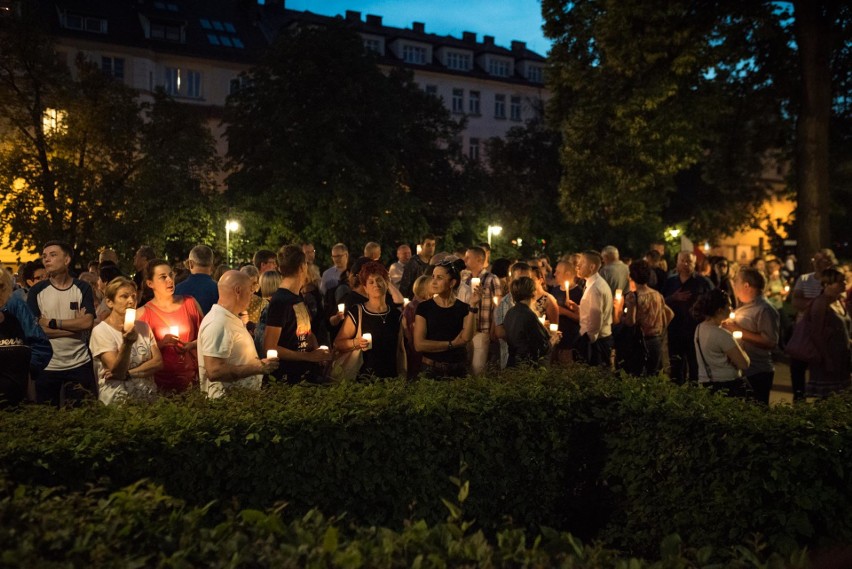 Ponad 1000 osób na proteście na placu Daszyńskiego w Opolu...