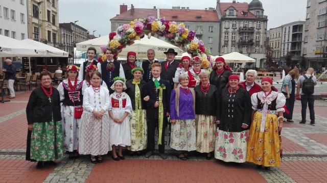 Trzecia Przygrywka do Tryptyku Powstańczego na bytomskim Rynku pod hasłem „Tradycje”.Zobacz kolejne zdjęcia. Przesuwaj zdjęcia w prawo - naciśnij strzałkę lub przycisk NASTĘPNE