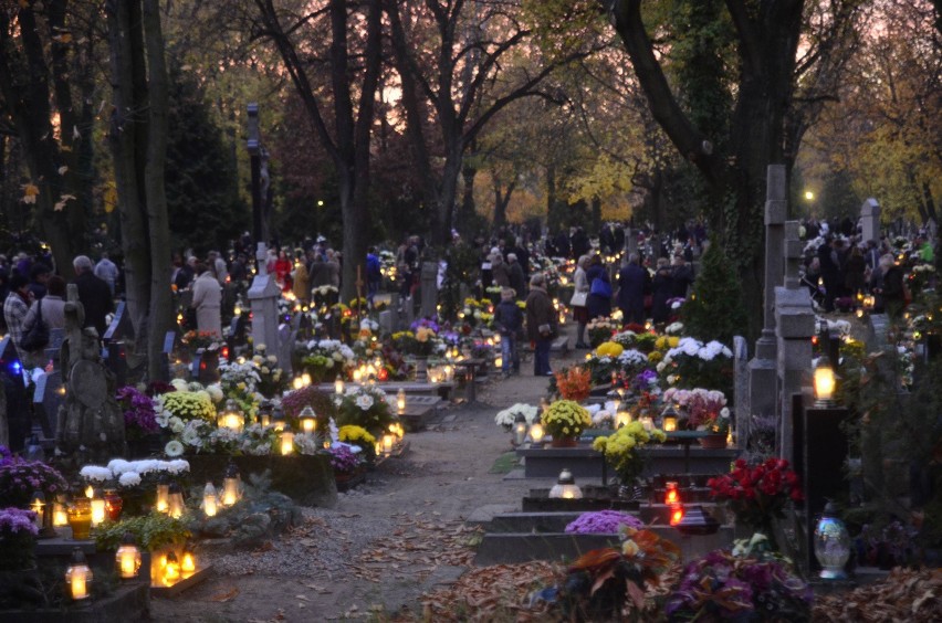 Wszyscy, którzy 1 listopada udali się na cmentarze, nie...