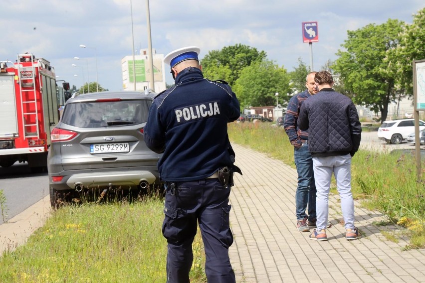 Hojne dodatki dla policjantów. Nawet 2500 zł ekstra dla tych, którzy zechcą pracować po pięćdziesiątce. Czas niepewny, PiS dopieszcza służby