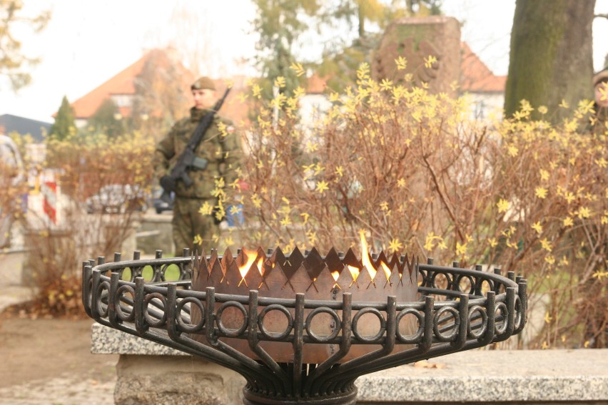 Obchody 11 Listopada w Ostrowi Mazowieckiej. Msza św. za ojczyznę, a po niej uroczystości przy Dębie Wolności. Zdjęcia 11.11.2021