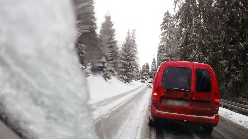 Komunikacyjny paraliż wokół Bukowiny Tatrzańskiej. Wszystko przez śnieżycę