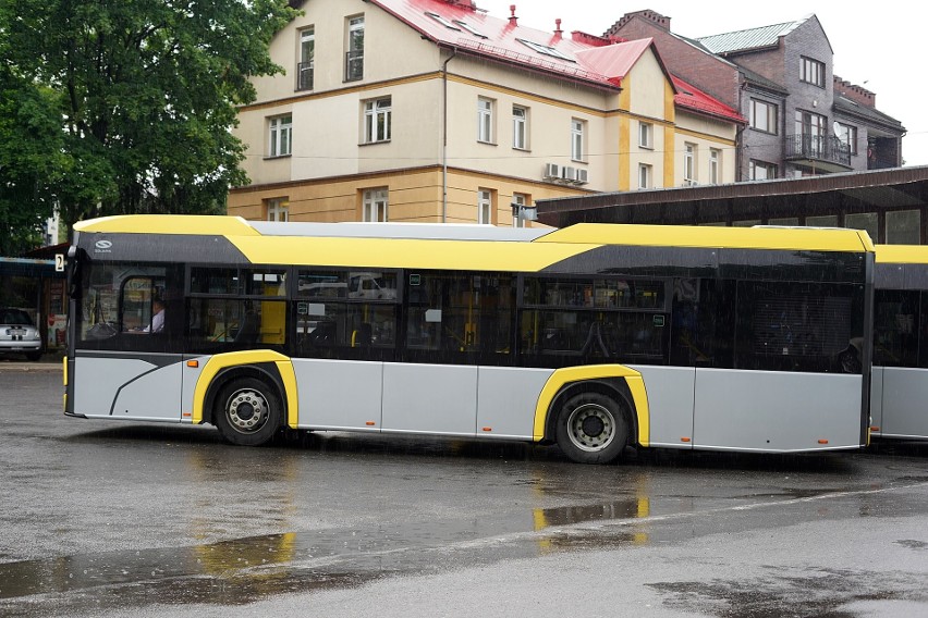 "Normalny" autobus na dworcu kolejowym w Olkuszu