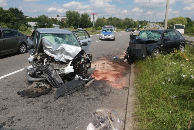poważny wypadek aut na al. Sobieskiego we Wrocławiu
