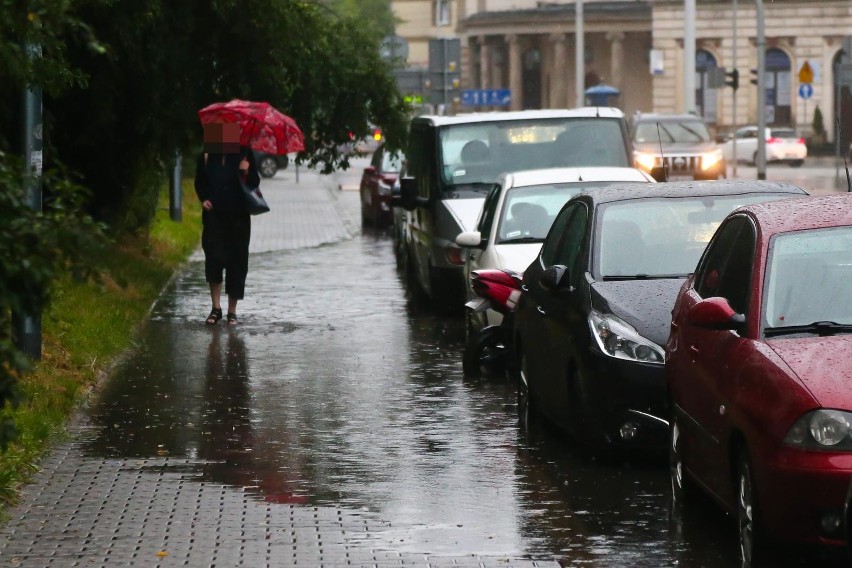 Prognozowane są burze, którym miejscami będą towarzyszyć...