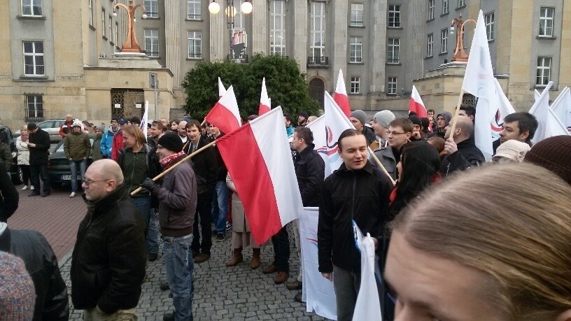 Manifestacja prawicy w Katowicach: "Stop manipulacjom...