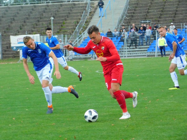 W meczu 8. kolejki rozgrywek grupy 2 trzeciej ligi, piłkarze Gwardii Koszalin wygrali na swoim boisku z wyżej notowanym Lechem II Poznań 1:0. Bramkę na wagę zwycięstwa 70. minucie spotkania zdobył Krystian Przyborowski.Zobacz także Bałtyk Koszalin - Gwardia Koszalin 2:2