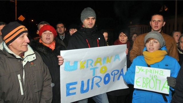 Pikieta solidarnych z Ukrainą przed konsulatem w Gdańsku (26.11.2013)